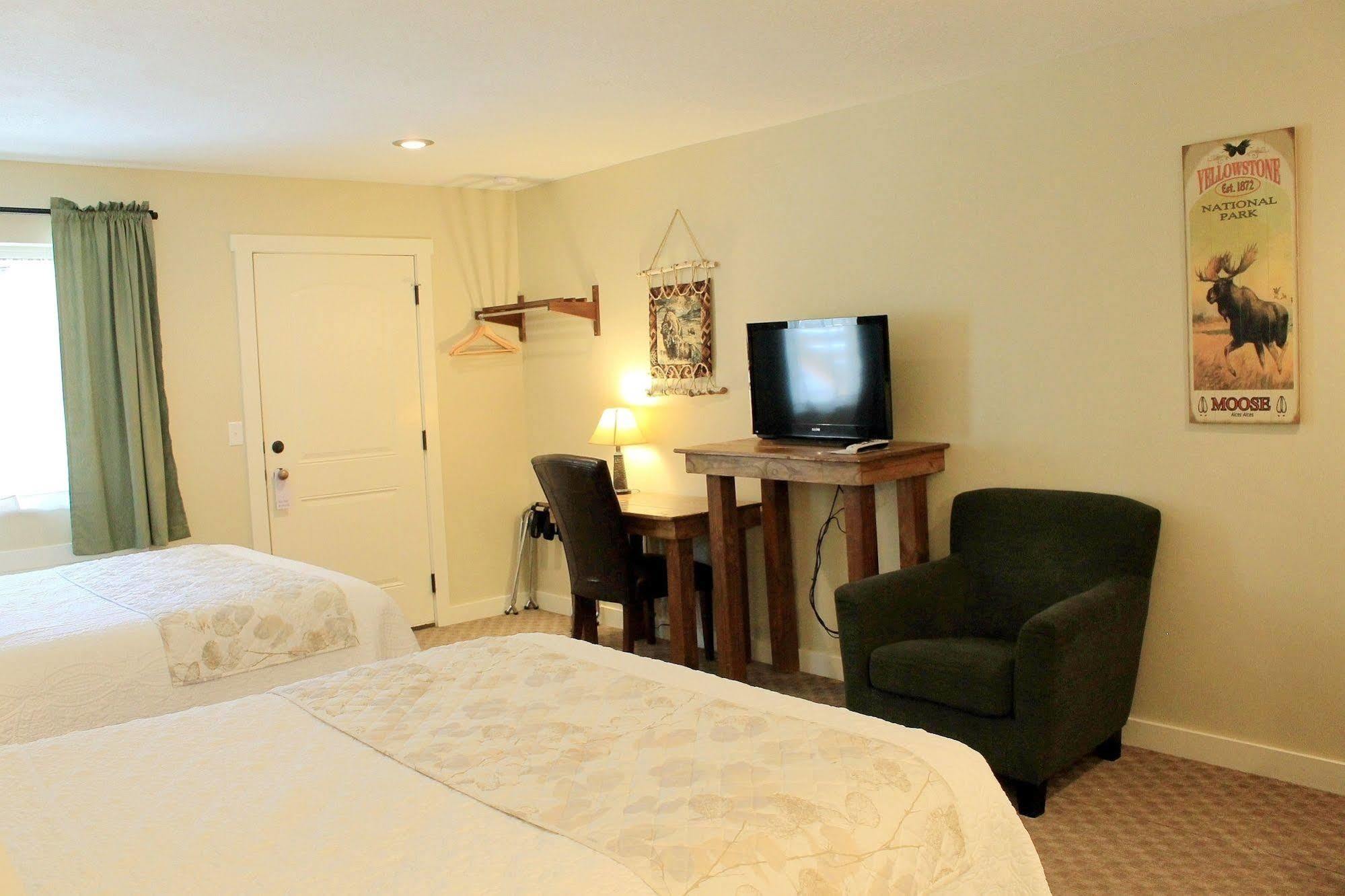 Moose Creek Inn West Yellowstone Ngoại thất bức ảnh