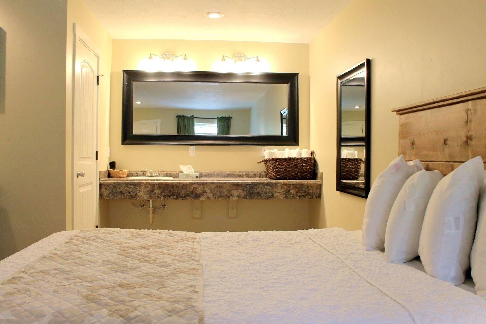 Moose Creek Inn West Yellowstone Ngoại thất bức ảnh